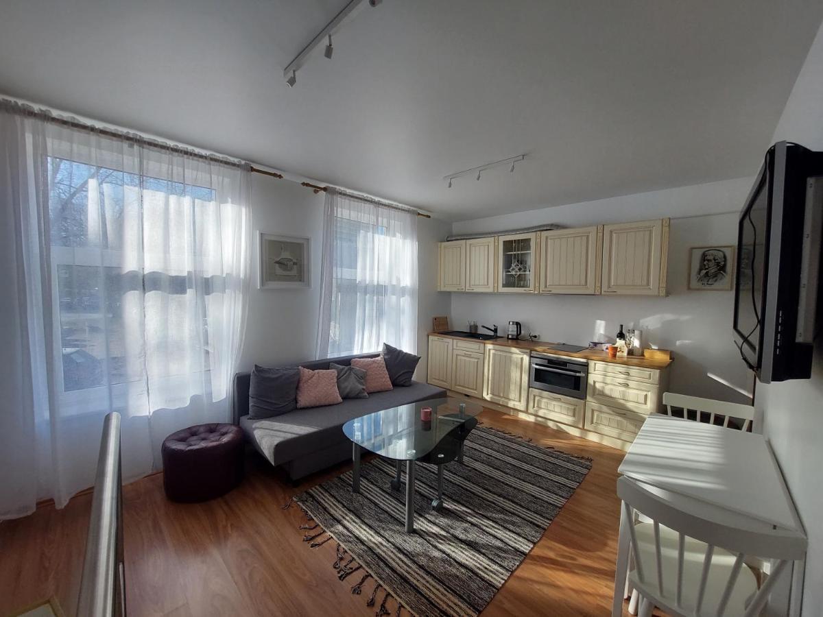 Kesklinna Peatuspaik Tallinn Exteriör bild