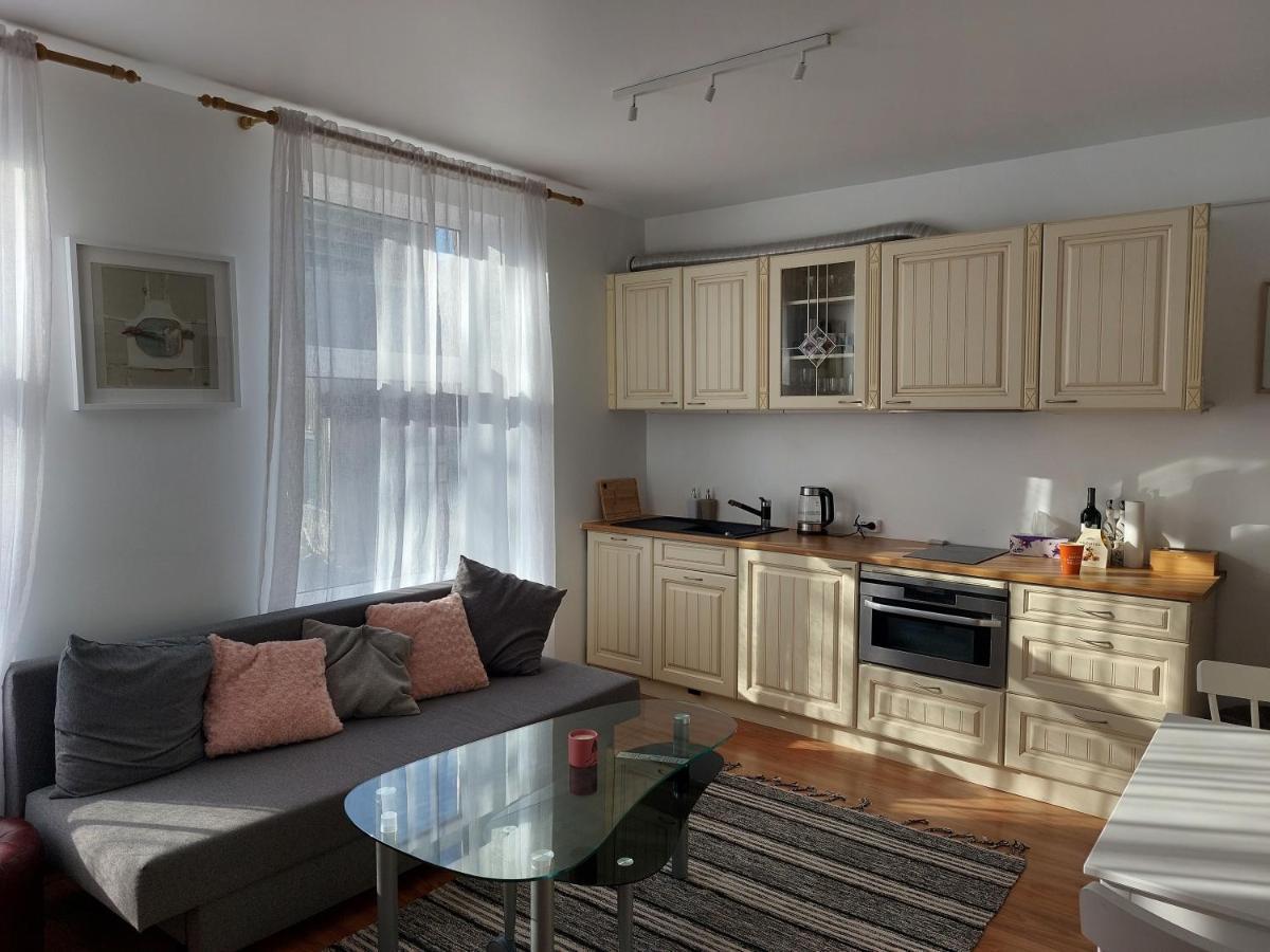 Kesklinna Peatuspaik Tallinn Exteriör bild