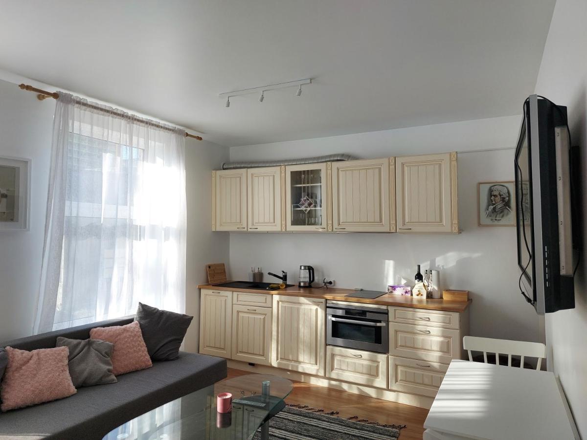 Kesklinna Peatuspaik Tallinn Exteriör bild